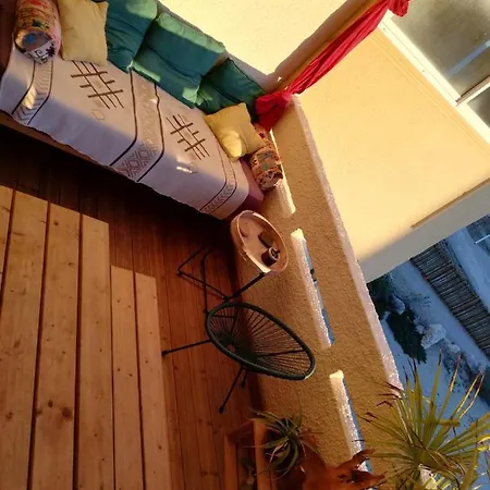 L'escale, A 30m. *